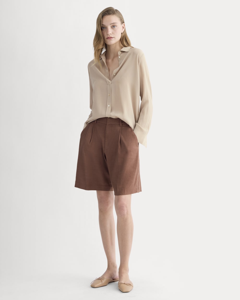 The Pleated Short in Stretch Linen | Cedarwood