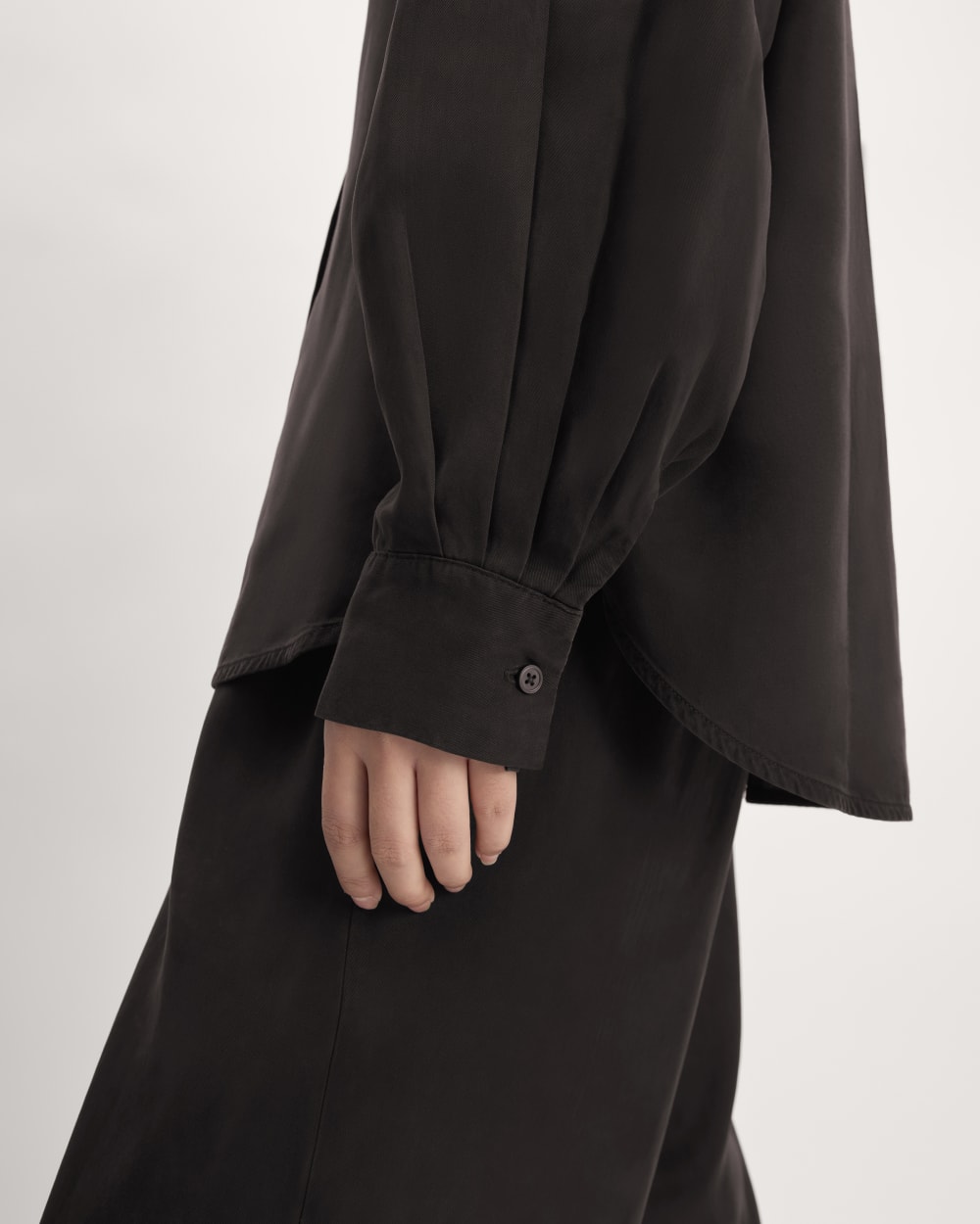 The Oversized Shirt in Butterlite | Black