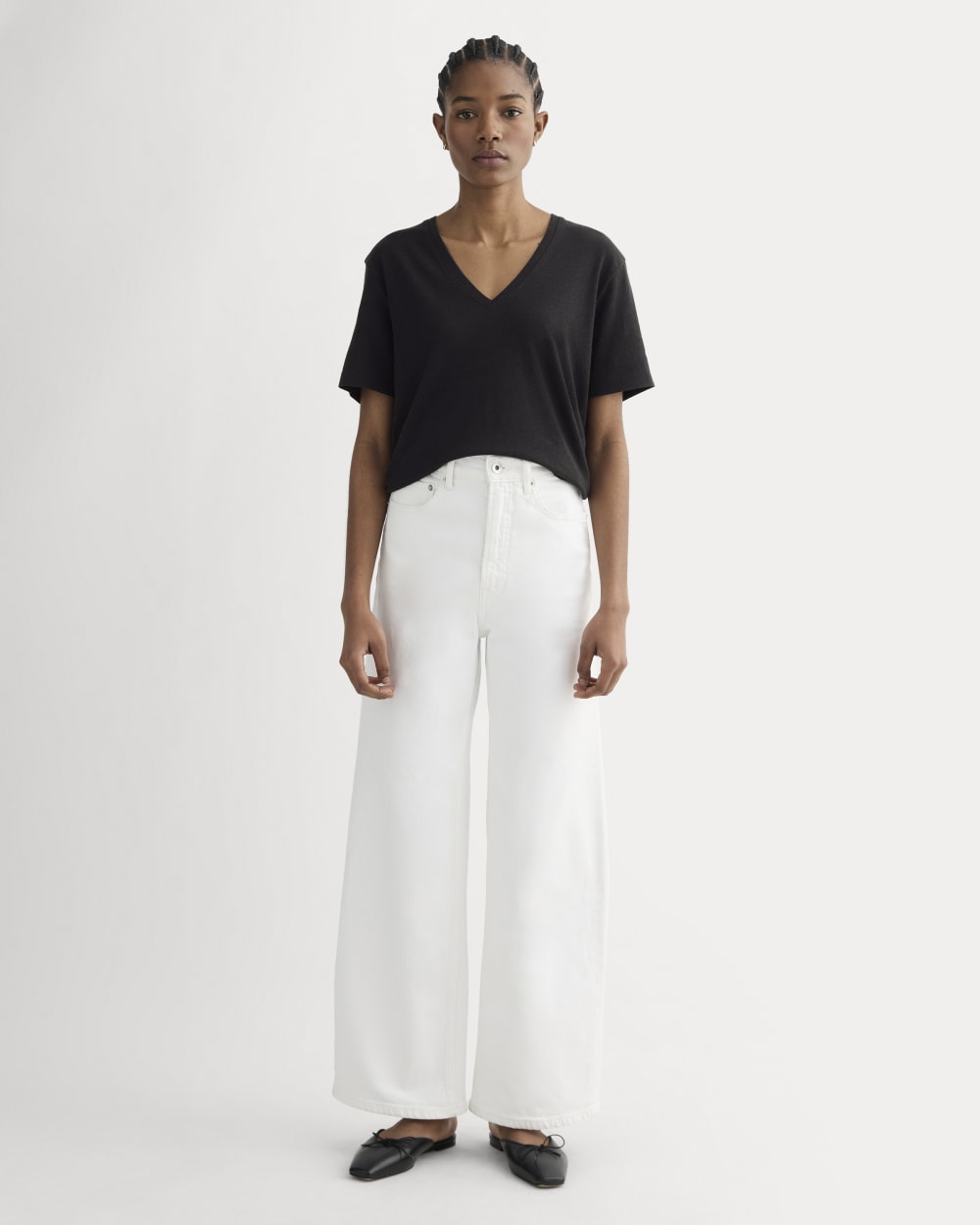 The Slouchy V-Neck Tee in Cotton Linen | Black
