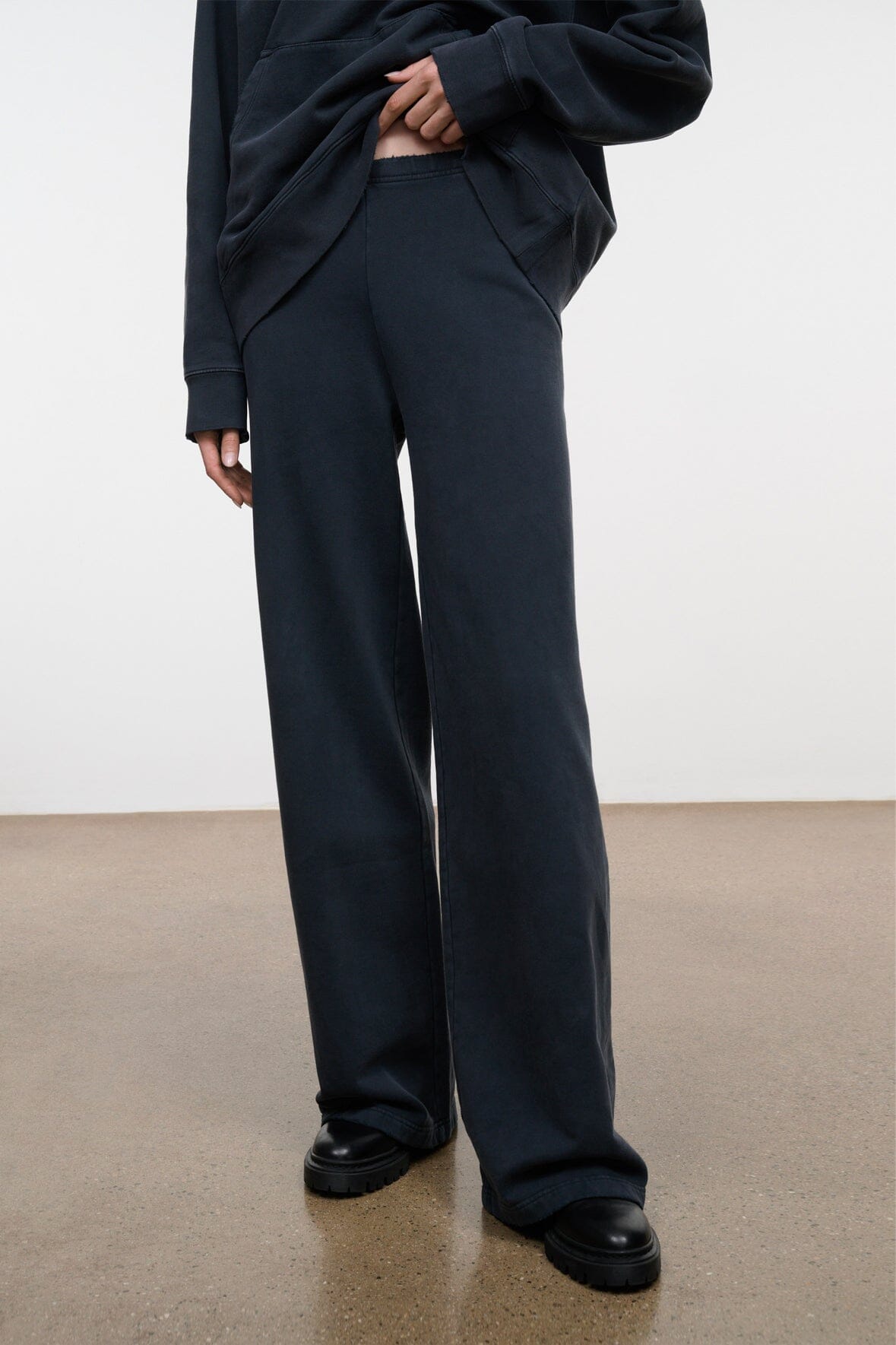 Stroll Terry Pant | Washed Black