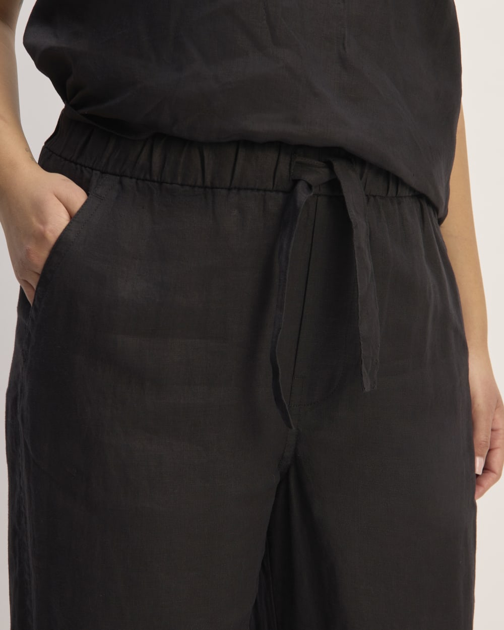The Linen Pull-On Barrel Pant | Black