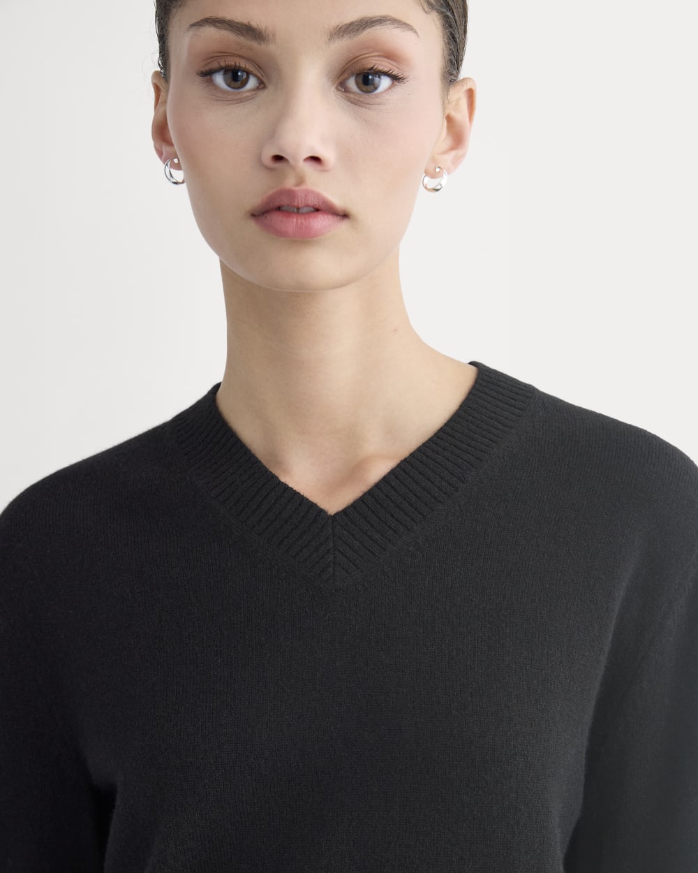 Cashmere Cropped High-V Sweater | Black