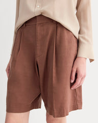 The Pleated Short in Stretch Linen | Cedarwood
